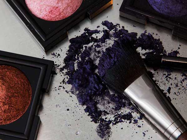چگونه سایه آرایشی برای چشم و ابرو انتخاب کنیم؟ چگونه سایه آرایشی برای چشم و ابرو انتخاب کنیم؟