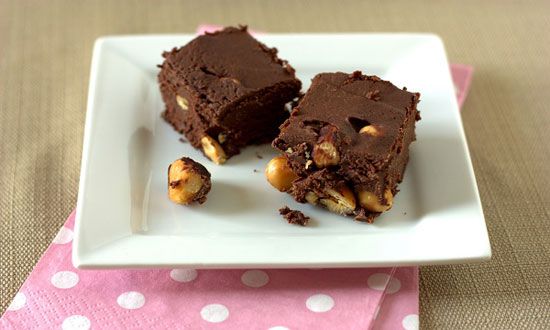 طرز تهیه یک دسر بی نظیر ( فاج شکلاتی ) برای میهمانی طرز تهیه یک دسر بی نظیر ( فاج شکلاتی ) برای میهمانی