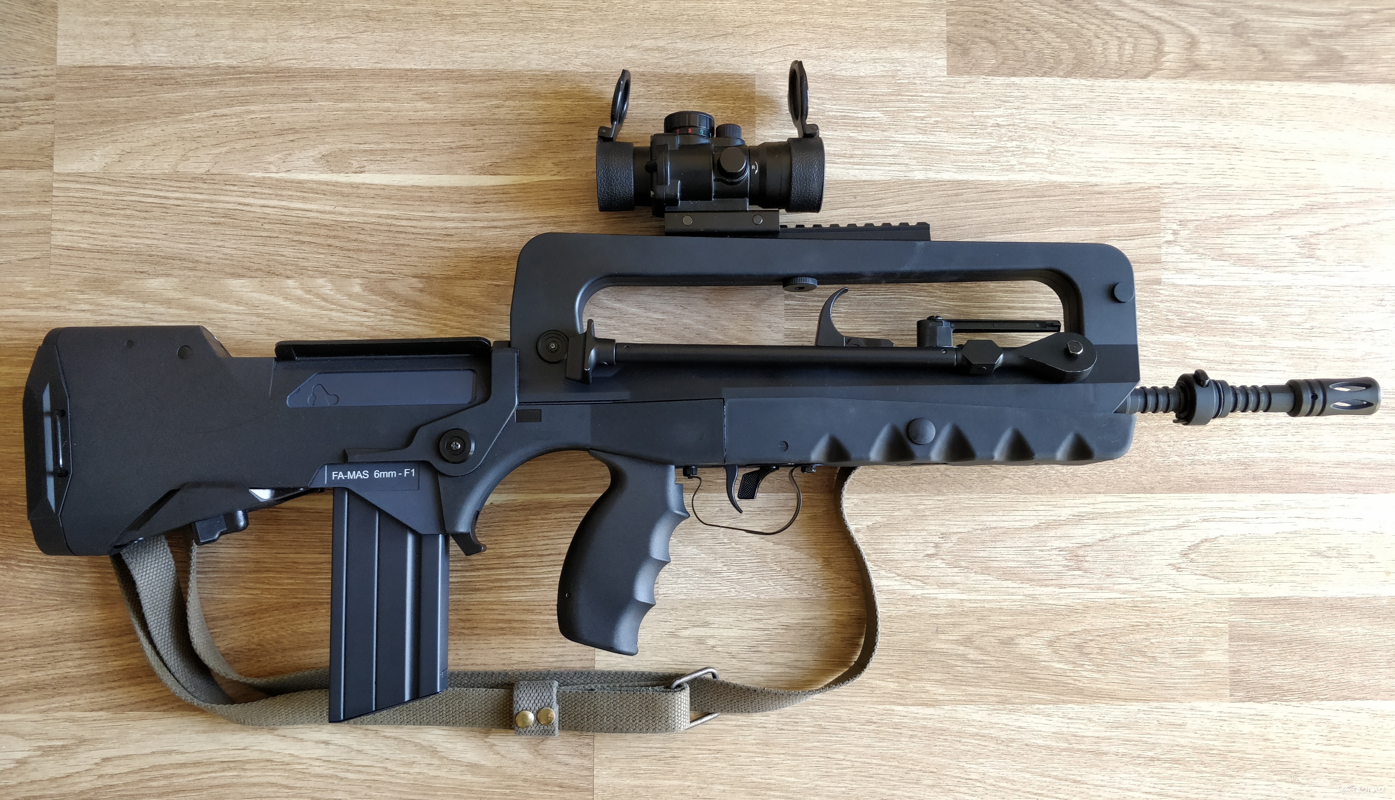 آشنایی با یک محصول فرانسوی، اسلحه فاماس+عکس