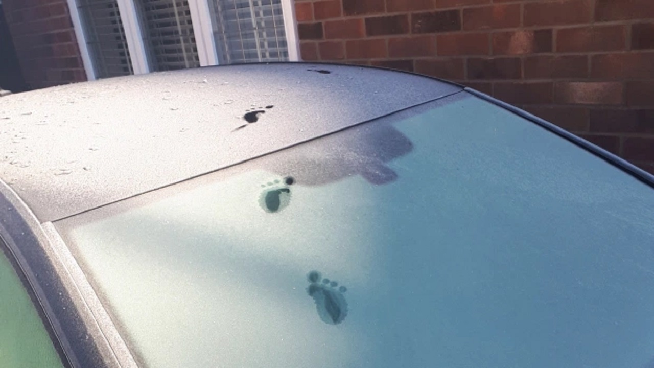 رمز و راز ظاهر شدن ردپایی عجیب روی اتومبیل +عکس