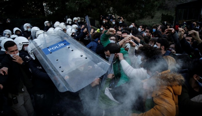 بازداشت ۱۷ دانشجوی ترک پس از تظاهرات در دانشگاه