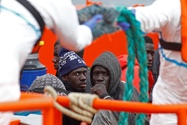 تلاش ناامیدانه برای یافتن مفقودان یک حادثه طبیعی (تصاویر) تلاش ناامیدانه برای یافتن مفقودان یک حادثه طبیعی (تصاویر)