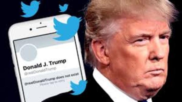 رئیس‌جمهور فعلی آمریکا شماری از توئیت‌های جنجالی خود را که در تحریک مردم به خشونت دخیل بود حذف کرد تا منعی برای از سرگیری فعالیت خود در این شبکه اجتماعی نداشته باشد.