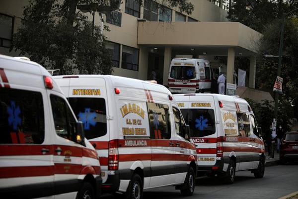 کلاس آنلاین بر روی خرابه های سیل (تصاویر) کلاس آنلاین بر روی خرابه های سیل (تصاویر)