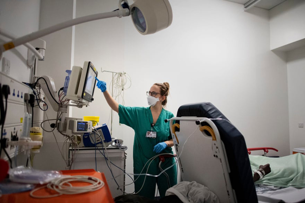 نجات مهاجران سرگردان بر روی آب / لذت کودکانه در اوج فقر (تصاویر) نجات مهاجران سرگردان بر روی آب / لذت کودکانه در اوج فقر (تصاویر)