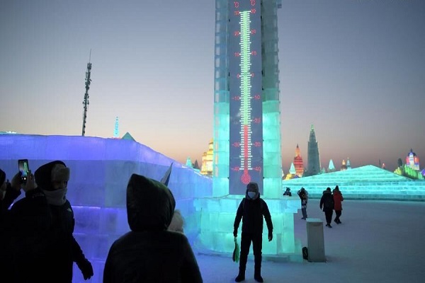 جذب گردشگر در جشنواره زیبای سازه های یخی چین (+عکس)