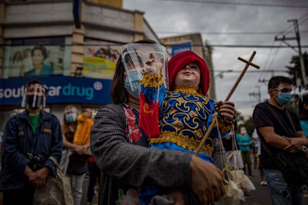 به دنبال بازماندگان زلزله؛ 2 روز بعد از زلزله / صعود 320 متری ورزشکار معلول (گزارش تصویری) به دنبال بازماندگان زلزله؛ 2 روز بعد از زلزله / صعود 320 متری ورزشکار معلول (گزارش تصویری)