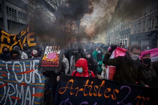 به دنبال بازماندگان زلزله؛ 2 روز بعد از زلزله / صعود 320 متری ورزشکار معلول (گزارش تصویری) به دنبال بازماندگان زلزله؛ 2 روز بعد از زلزله / صعود 320 متری ورزشکار معلول (گزارش تصویری)