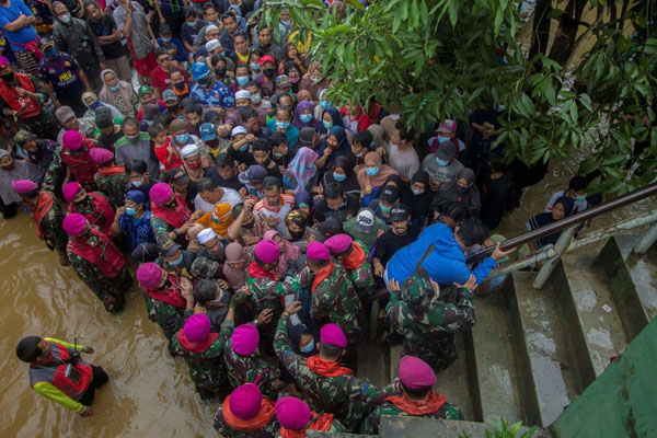 ازدحام در سواحل، در اوج کرونا / گریه پناه جویانی که «برگشت» خوردند (گزارش تصویری) ازدحام در سواحل، در اوج کرونا / گریه پناه جویانی که «برگشت» خوردند (گزارش تصویری)