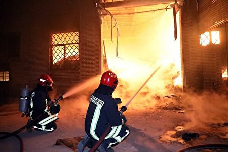 حریق ساختمان تجاری در خیابان جمهوری حریق ساختمان تجاری در خیابان جمهوری
