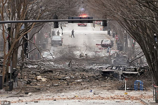 مونولیت با ظاهر جدید در کالیفرنیا / بقایای انسانی در انفجار نشویل (تصاویر) مونولیت با ظاهر جدید در کالیفرنیا / بقایای انسانی در انفجار نشویل (تصاویر)