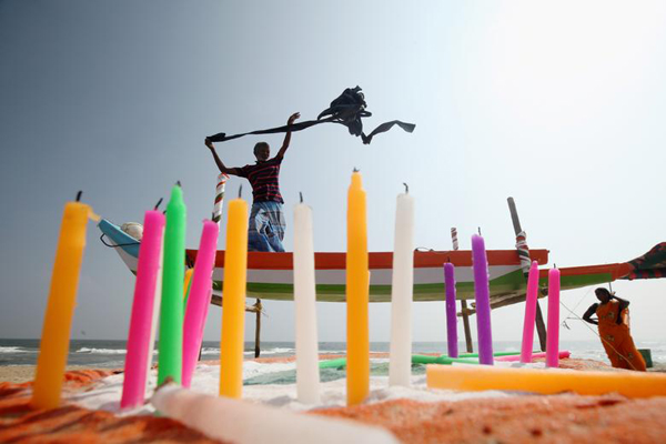 یادبود شانزدهمین سالگرد یک فاجعه / نجات مهاجران از مرگ (تصاویر) یادبود شانزدهمین سالگرد یک فاجعه / نجات مهاجران از مرگ (تصاویر)