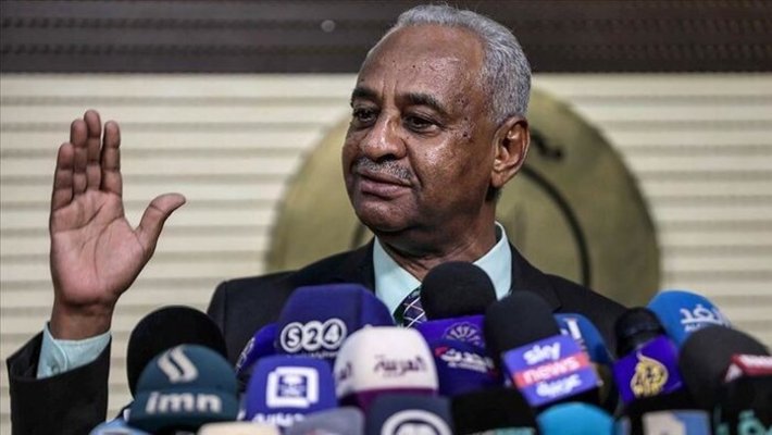 وزیر اطلاع رسانی سودان گفت: آنچه که در مورد عادی سازی روابط با اسرائیل گفته شده و اینکه این سیاست صلح و آرامش را برای طرف‌های سازش کننده به ارمغان می‌آورد، یک توهم است.