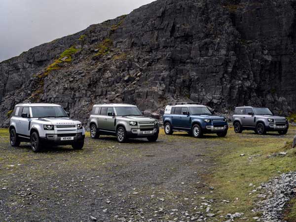 قدرت‌نمایی دیفندر در برف و یخ! (+فیلم و تصاویر)