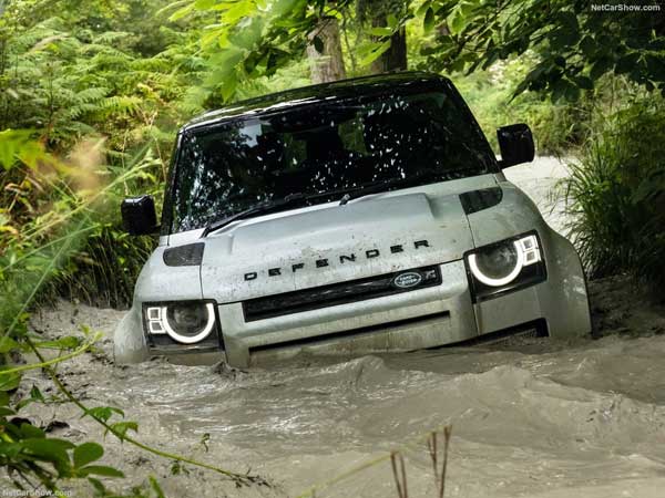 قدرت‌نمایی دیفندر در برف و یخ! (+فیلم و تصاویر)