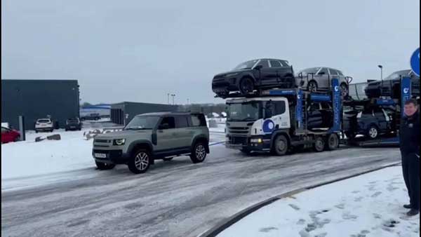 قدرت‌نمایی دیفندر در برف و یخ! (+فیلم و تصاویر)