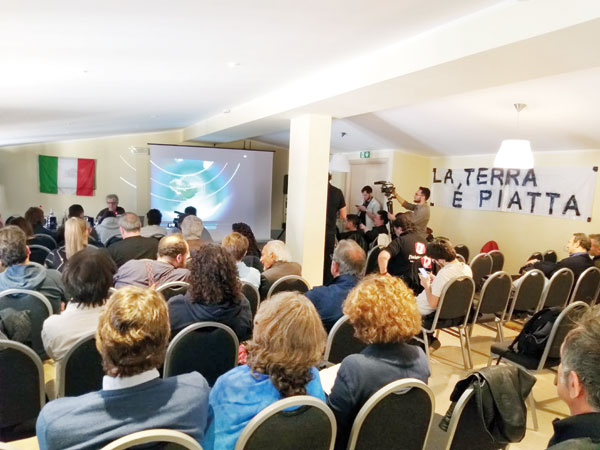 نـاسـا ما را فریب داده است ! نـاسـا ما را فریب داده است !