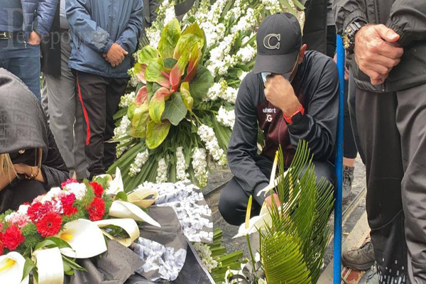 اشک یحیی و پرسپولیسی‌ها بر مزار میناوند و انصاریان (عکس)