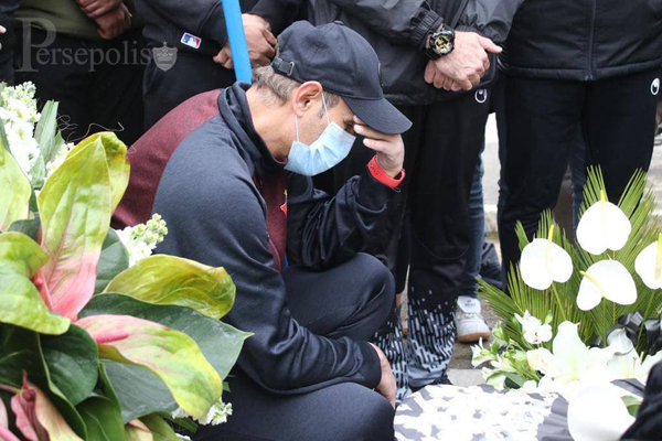 اشک یحیی و پرسپولیسی‌ها بر مزار میناوند و انصاریان (عکس)