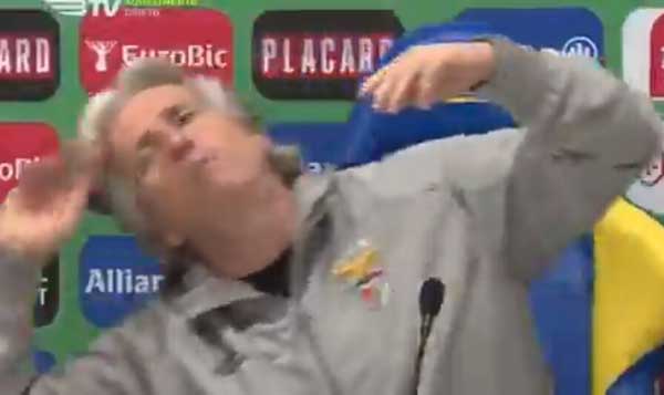 اقدام خبرساز سرمربی بنفیکا / شبیهسازی را متوقف کنید (+عکس) اقدام خبرساز سرمربی بنفیکا / شبیهسازی را متوقف کنید (+عکس)