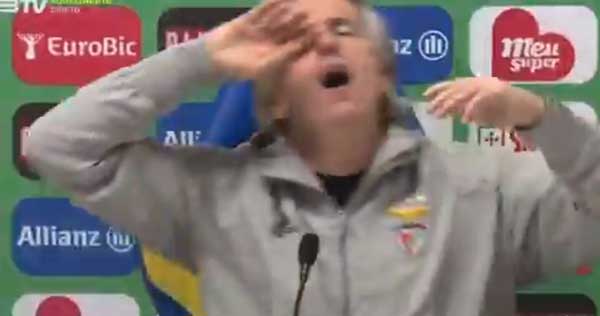 اقدام خبرساز سرمربی بنفیکا / شبیهسازی را متوقف کنید (+عکس) اقدام خبرساز سرمربی بنفیکا / شبیهسازی را متوقف کنید (+عکس)