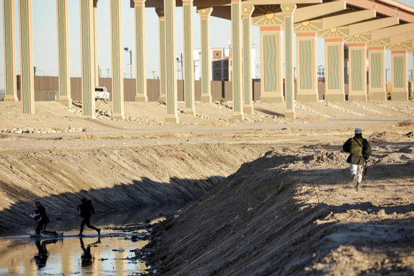 بحران انسانی در مرز آمریکا و مکزیک (تصاویر) بحران انسانی در مرز آمریکا و مکزیک (تصاویر)