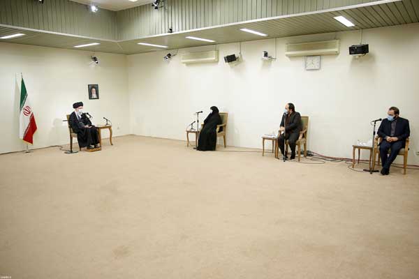 تجلیل رهبر انقلاب اسلامی از برجستگیهای علمی و فنی و اخلاص شهید فخریزاده (+تصاویر) تجلیل رهبر انقلاب اسلامی از برجستگیهای علمی و فنی و اخلاص شهید فخریزاده (+تصاویر)