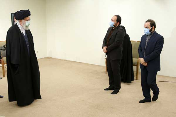 تجلیل رهبر انقلاب اسلامی از برجستگیهای علمی و فنی و اخلاص شهید فخریزاده (+تصاویر) تجلیل رهبر انقلاب اسلامی از برجستگیهای علمی و فنی و اخلاص شهید فخریزاده (+تصاویر)