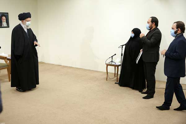 تجلیل رهبر انقلاب اسلامی از برجستگیهای علمی و فنی و اخلاص شهید فخریزاده (+تصاویر) تجلیل رهبر انقلاب اسلامی از برجستگیهای علمی و فنی و اخلاص شهید فخریزاده (+تصاویر)