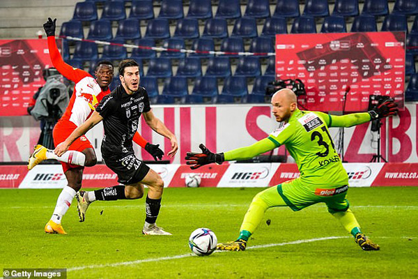 تبلت و موبایل کودکان را حواس پرت می کند / نجات کرگدن سفید از انقراض (گزارش تصویری) تبلت و موبایل کودکان را حواس پرت می کند / نجات کرگدن سفید از انقراض (گزارش تصویری)