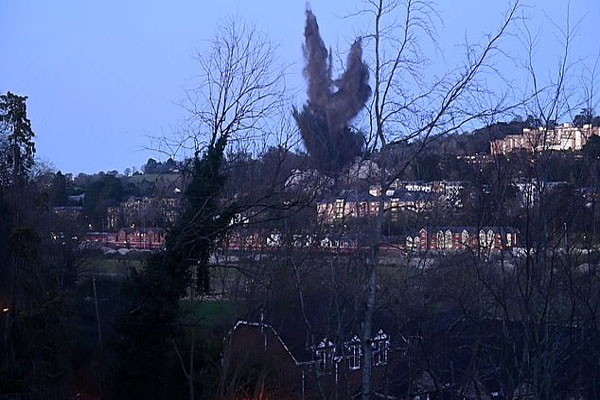 انفجار بمب به جای مانده از جنگ جهانی دوم (عکس) انفجار بمب به جای مانده از جنگ جهانی دوم (عکس)