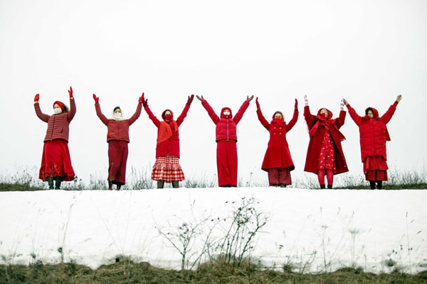 عبور از میان سیم خاردارها برای رسیدن به محل کار (گزارش تصویری) عبور از میان سیم خاردارها برای رسیدن به محل کار (گزارش تصویری)