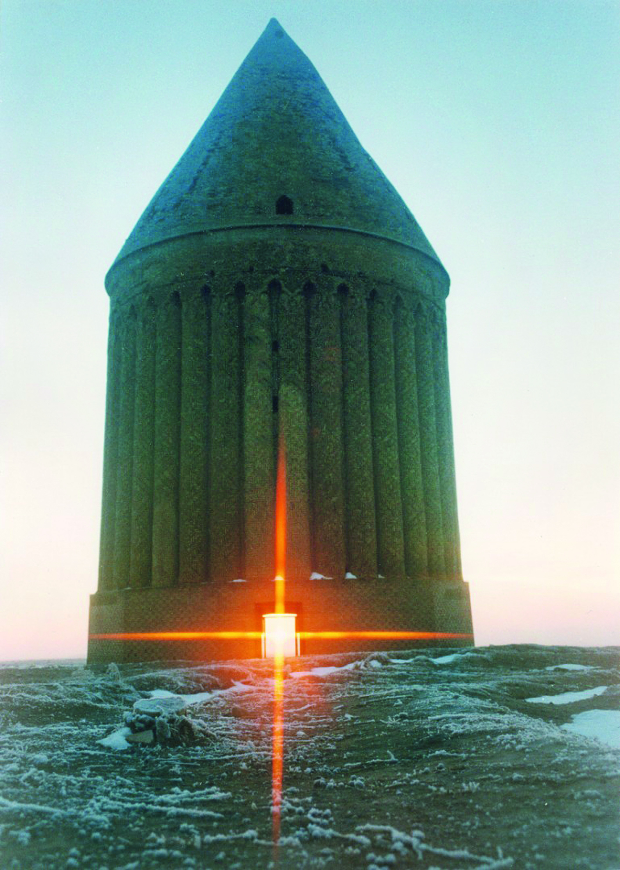 اختلاف علمی بر سر برج تاریخی ‌رادکان