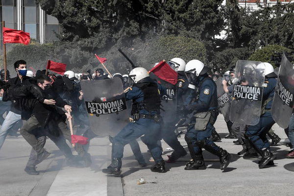 ضرب و شتم خبرنگاران / غرق شدن یک کودک مهاجر (تصاویر)