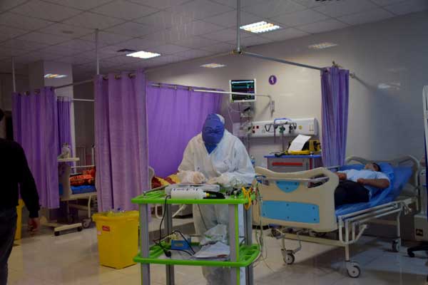 گزارش میدانی خبرنگار جام جم از بیمارستان رازی اهواز: از خستگی کادر درمان تا مرگ یک خانواده با کرونا گزارش میدانی خبرنگار جام جم از بیمارستان رازی اهواز: از خستگی کادر درمان تا مرگ یک خانواده با کرونا