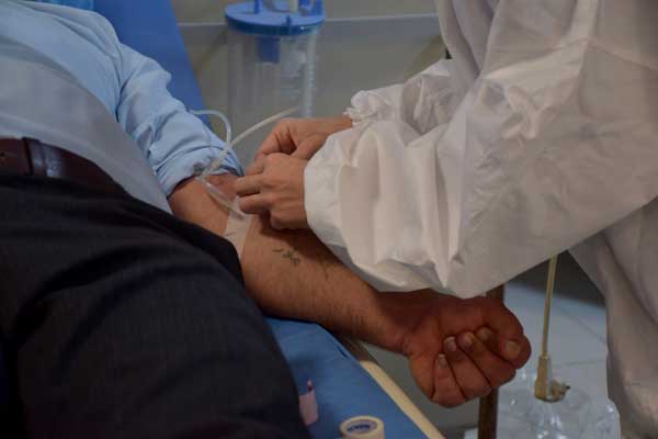 گزارش میدانی خبرنگار جام جم از بیمارستان رازی اهواز: از خستگی کادر درمان تا مرگ یک خانواده با کرونا گزارش میدانی خبرنگار جام جم از بیمارستان رازی اهواز: از خستگی کادر درمان تا مرگ یک خانواده با کرونا