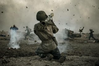 رونمایی اولین تصاویر از سریال «عاشورا» همزمان با سالروز شهادت مهدی باکری رونمایی اولین تصاویر از سریال «عاشورا» همزمان با سالروز شهادت مهدی باکری