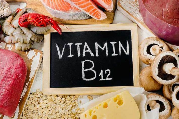 کمبود ویتامین ب ۱۲ در کسانی که دچار مشکلات گوارشی هستند و یا داروهای اسید معده دریافت می کنند و همچنین در کسانی که رژیم های گیاهی را انتخاب کرده اند، شایع است.