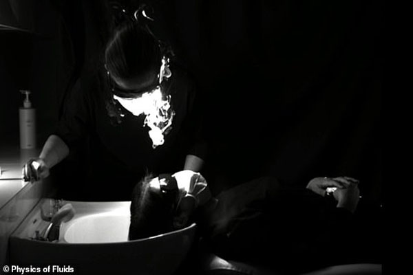 خطر حرف زدن در پاندمی کرونایی  (تصاویر)