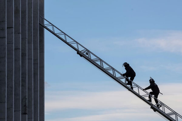 اعتراض به کاهش شهریه مدارس خصوصی / عملیات دستگیری بزرگ در گرجستان (گزارش تصویری) اعتراض به کاهش شهریه مدارس خصوصی / عملیات دستگیری بزرگ در گرجستان (گزارش تصویری)