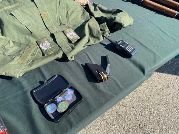 دستگیری سردار قلابی خنثی کننده بمب در تهران (+عکس) دستگیری سردار قلابی خنثی کننده بمب در تهران (+عکس)