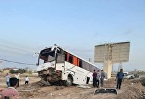 برخورد اتوبوس با گاردریل در بوانات فارس ۱۰ مصدوم برجا گذاشت