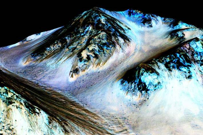 مریخ سیاره‌ای پر از شگفتی است، با آتشفشان‌های عظیم، دره‌های عمیق و حفره‌هایی که معلوم نیست در آن‌ها آب جاری است یا نه. وقتی اولین اقامت‌گاه‌ها را روی سیاره سرخ برپا کنیم این‌ها به مکان‌های توریسیتی جذابی برای گردشگران تبدیل خواهند شد.