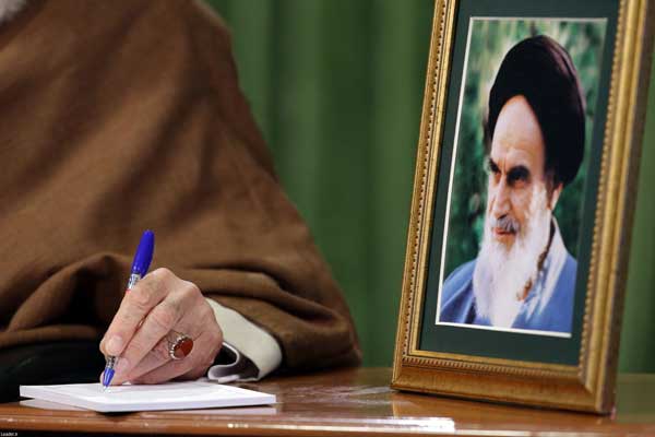 نشست نمایندگان تشکلهای دانشجویی با رهبر معظم انقلاب اسلامی (+تصاویر) نشست نمایندگان تشکلهای دانشجویی با رهبر معظم انقلاب اسلامی (+تصاویر)