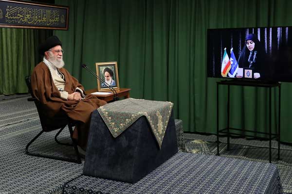 نشست نمایندگان تشکلهای دانشجویی با رهبر معظم انقلاب اسلامی (+تصاویر) نشست نمایندگان تشکلهای دانشجویی با رهبر معظم انقلاب اسلامی (+تصاویر)