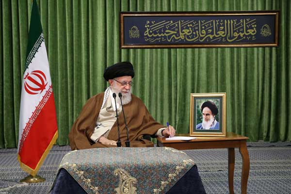 نشست نمایندگان تشکلهای دانشجویی با رهبر معظم انقلاب اسلامی (+تصاویر) نشست نمایندگان تشکلهای دانشجویی با رهبر معظم انقلاب اسلامی (+تصاویر)