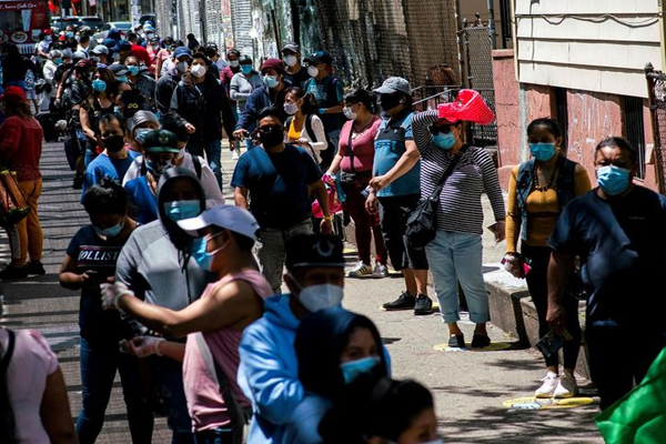 دنیا در قاب تصاویر / از سلسله آتش سوزی ها در لس آنجلس تا تست واکسن ضد کرونا در لندن