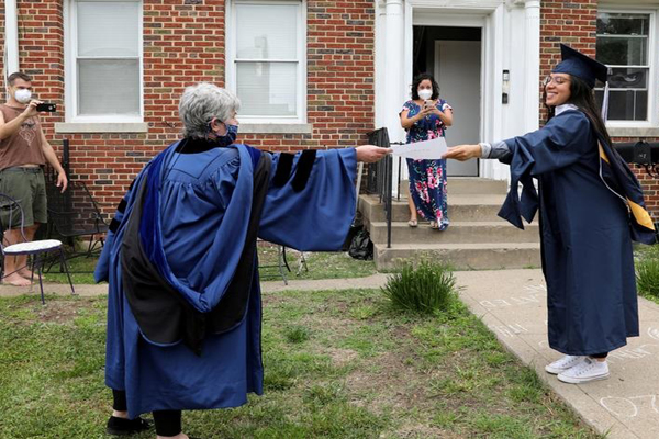 دنیا در قاب تصاویر / از سلسله آتش سوزی ها در لس آنجلس تا تست واکسن ضد کرونا در لندن