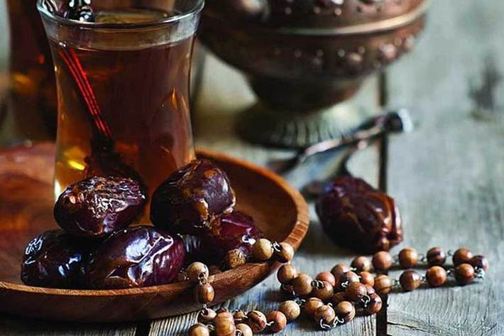 یک متخصص تغذیه و رژیم درمانی ضمن تشریح بایدها و نبایدهای تغذیه‌ای در ایام روزه داری، علائم نشان دهنده تغذیه صحیح در ماه رمضان را توضیح داد.