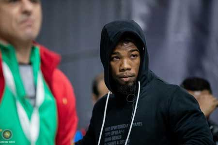 قهرمان کشتی جهان در صف معترضان آمریکا (+عکس) قهرمان کشتی جهان در صف معترضان آمریکا (+عکس)